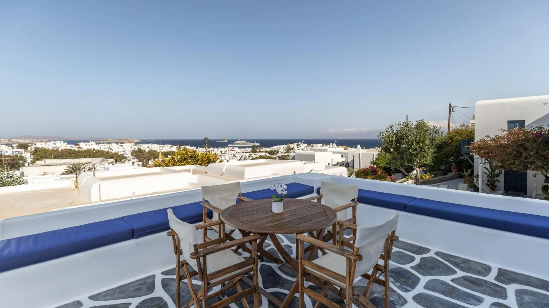 Callisti Mykonos Town With Pool View And Calypso Upper Floor With Sea View